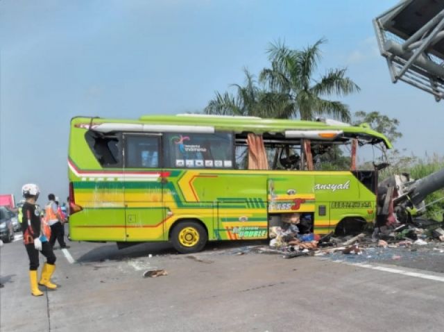 Kecelakaan Bus di Tol Sumo, 14 Penumpang Meninggal