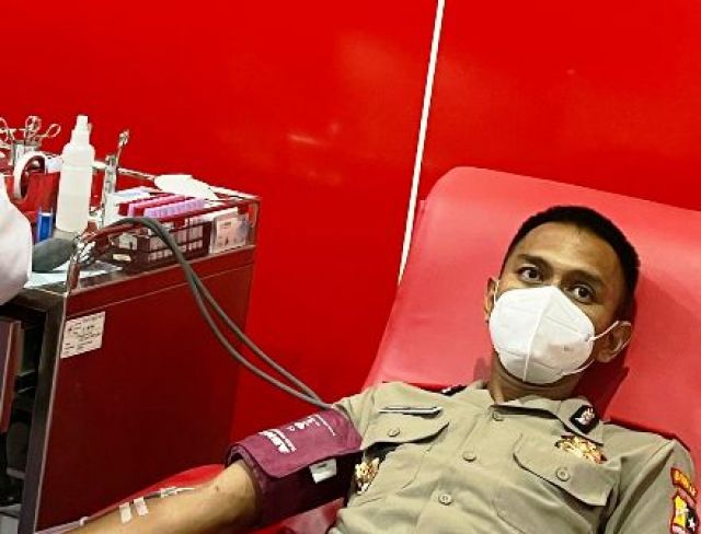 Anggota Ditlantas Polda Jatim Gemar Donor Darah