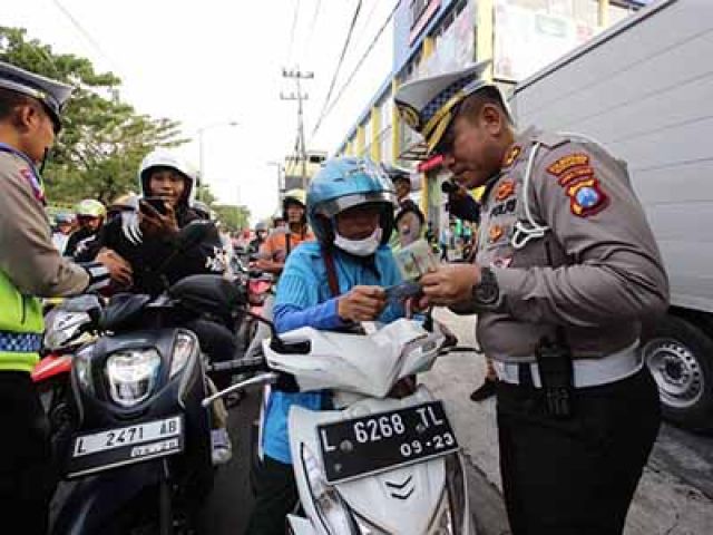 Polantas Surabaya Kembali Terapkan Tilang Manual