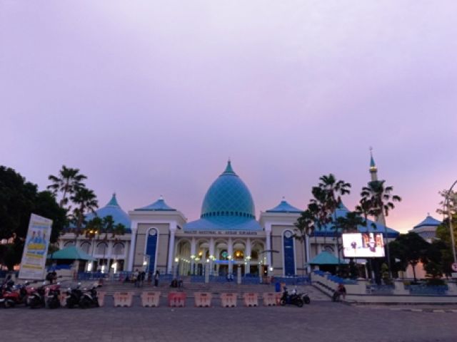 Dedy Sebut Kubah Masjid Al-Akbar dari Bahan Lokal