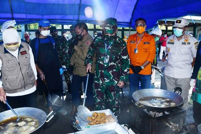 Dapur Umum di Gresik Suplai Makanan 8 Kecamatan