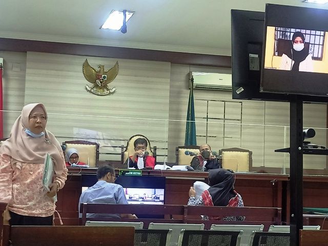 Dewi Rahmawati Kemplang Uang PT Pos Rp 650 Juta