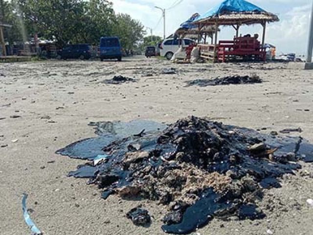 Pipa Migas Pertamina Bocor Cemari Pesisir Pantai