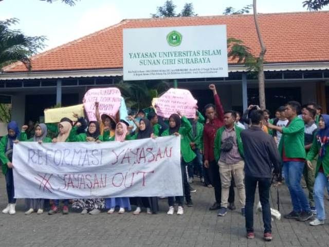 Mahasiswa Unsuri Surabaya Menyoal Ijazah 2019