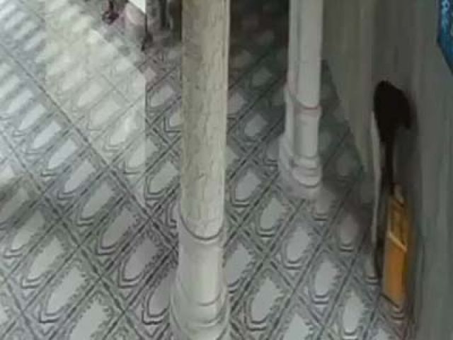 Aksi Pencurian Kotak Amal Masjid Terekam CCTV