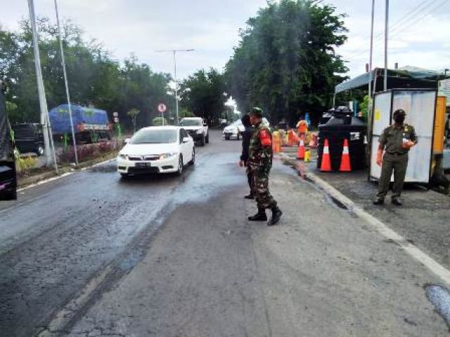 Petugas Gabungan Jaga Ketat 19 Lokasi di Surabaya