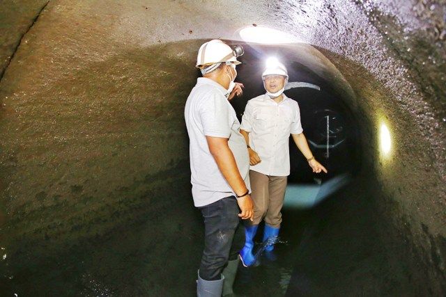 Kabel Semrawut, Eri Cahyadi Masuk Gorong-gorong