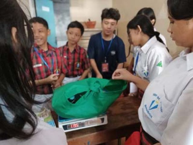 Bank Sampah Uwuh Buatan OSIS SMP Santo Yosef Tarakanita Surabaya