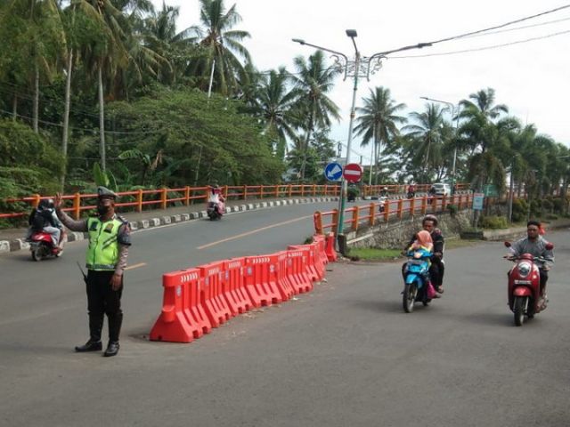 Polres Mataram Lakukan Rekayasa Lalu Lintas