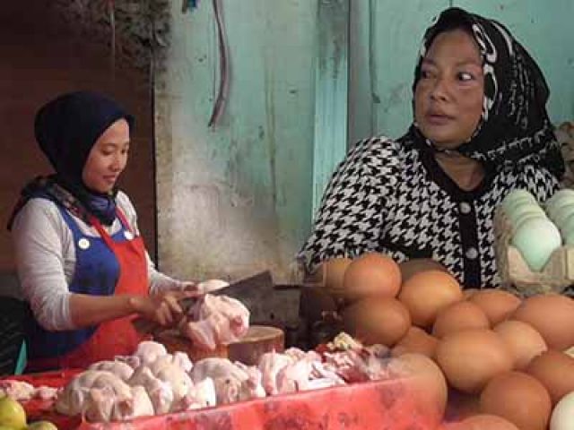 Harga Telur dan Ayam di Pasar Pabean Melejit