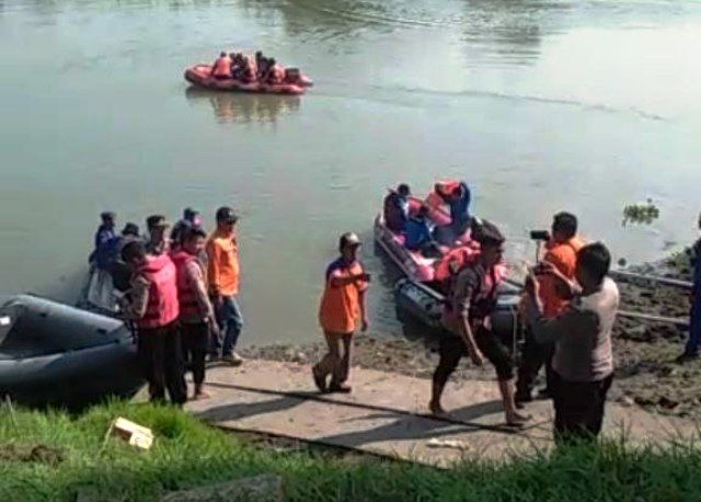 Warga Dempel Tewas Lompat dari Perahu Tambangan