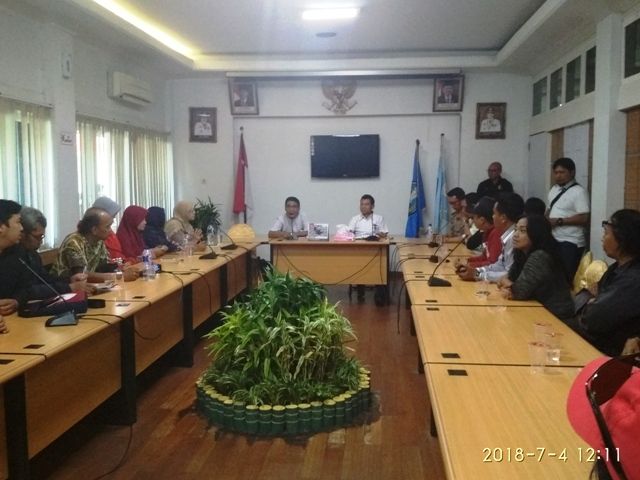 Dinas Pendidikan Provinsi Jatim Didemo