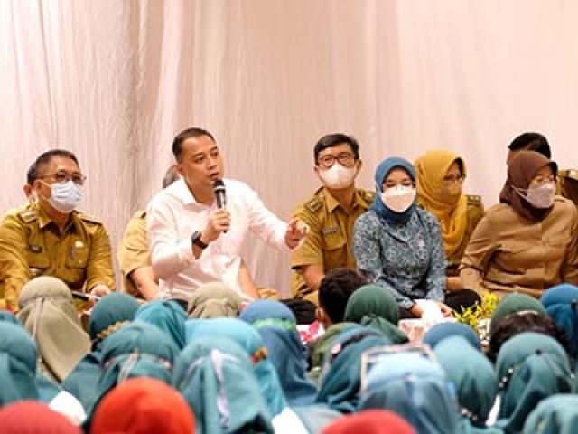 Wali Kota Surabaya Ajak Warga Peduli Lingkungan