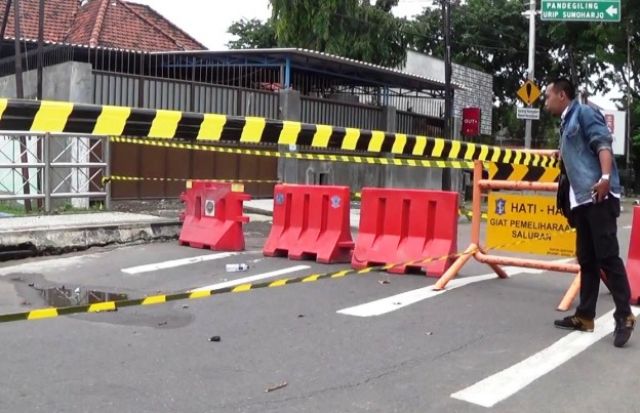 Jembatan Bentang Kartini Ambles