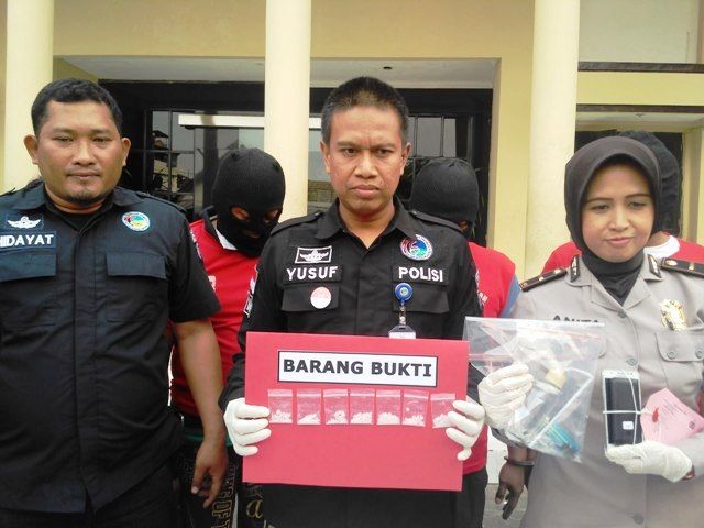 Polisi Pamer Pesta Sabu Mat Tengkorak