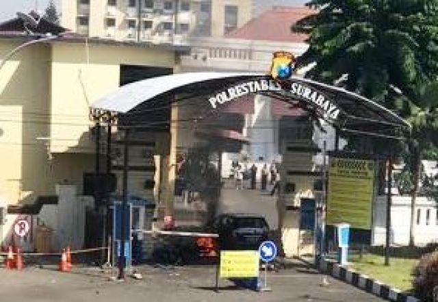 Bom 2 Kali Meledak di Polrestabes Surabaya 