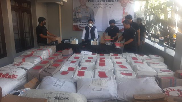 Polisi Bongkar Industri Narkoba di Kertajaya 