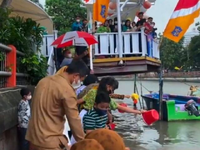 Tebar 5000 Benih Ikan di Hari Lingkungan Hidup