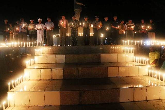 Seribu Lilin Warga Papua Untuk Surabaya