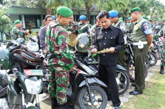 Kendaraan Anggota TNI Lamongan Diperiksa