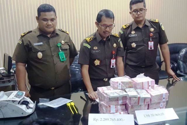 Koruptor Sumenep Kembalikan Uang ke Negara