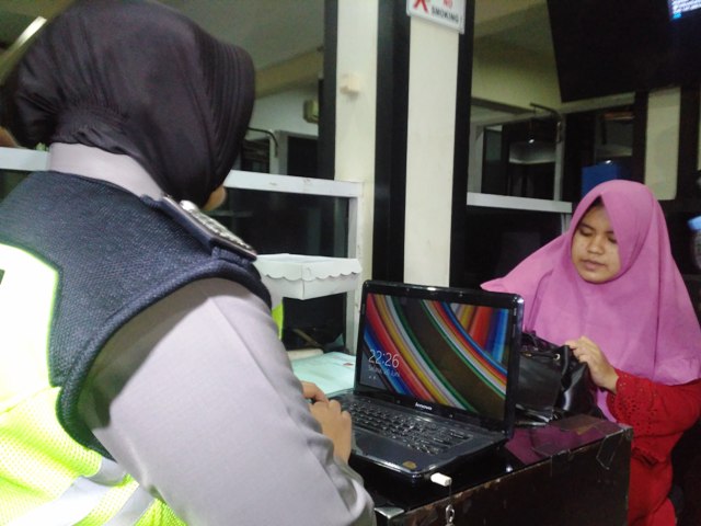 Murni Rahayu saat diperiksa penyidik, Selasa (26/6/2018) malam.