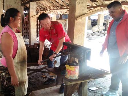 Steven Khu Menjajal Cetak Bata Press Mojokerto