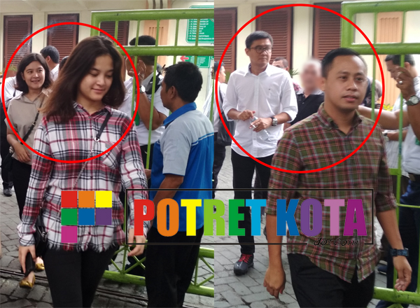 Para terdakwa Jimmy's Club (dilingkari) saat keluar persidangan 