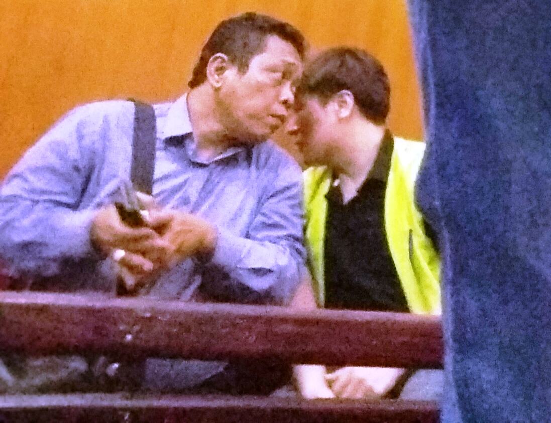 Park Hae Jin (kanan) bersama kuasa hukumnya (kiri)